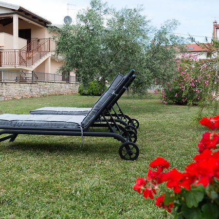Charming Stone Cottage By The Sea Umago Esterno foto