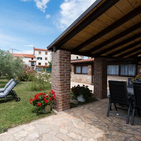 Charming Stone Cottage By The Sea Umago Esterno foto