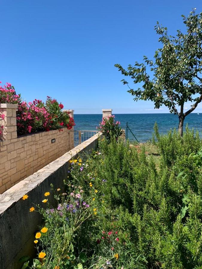 Charming Stone Cottage By The Sea Umago Esterno foto