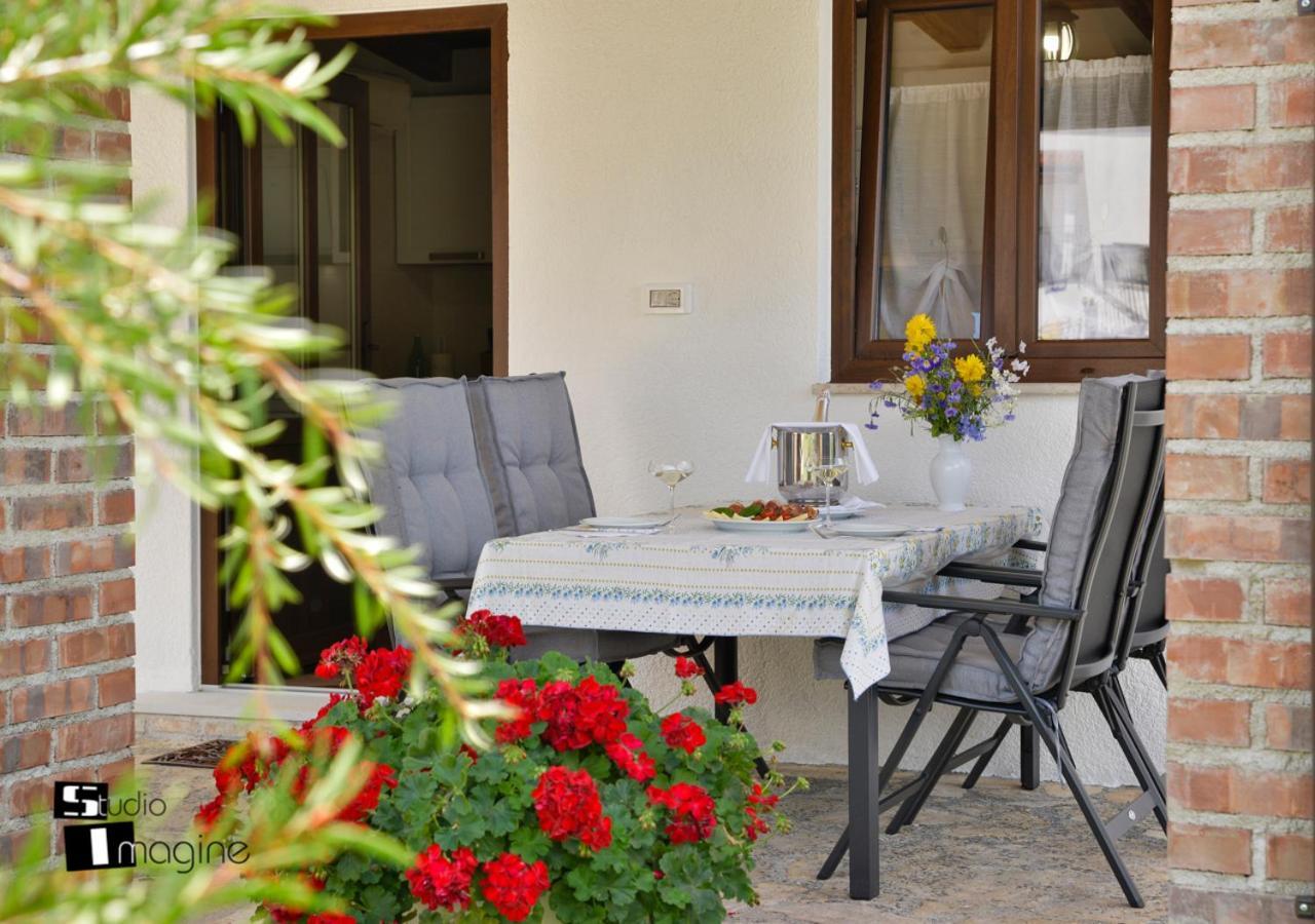 Charming Stone Cottage By The Sea Umago Esterno foto