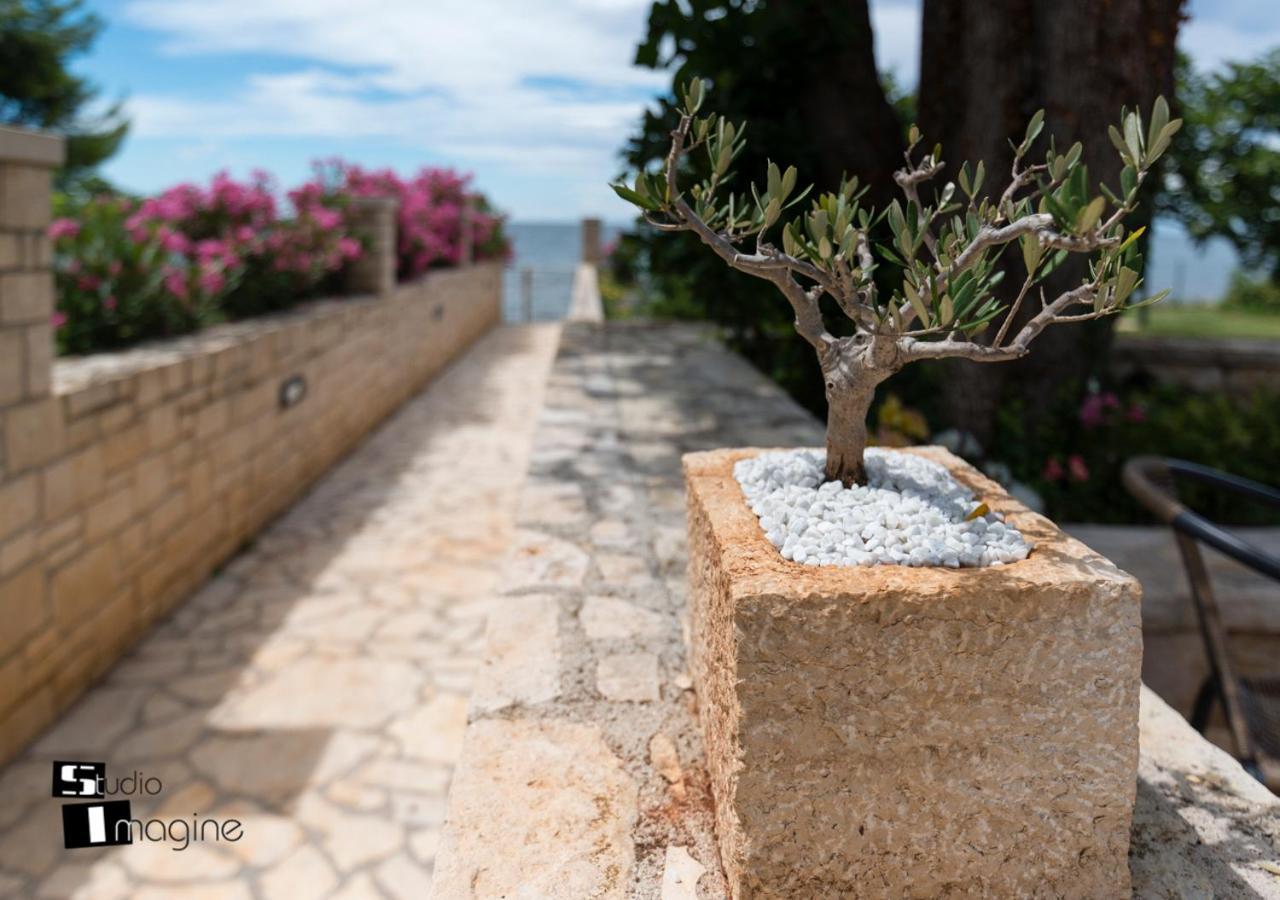 Charming Stone Cottage By The Sea Umago Esterno foto