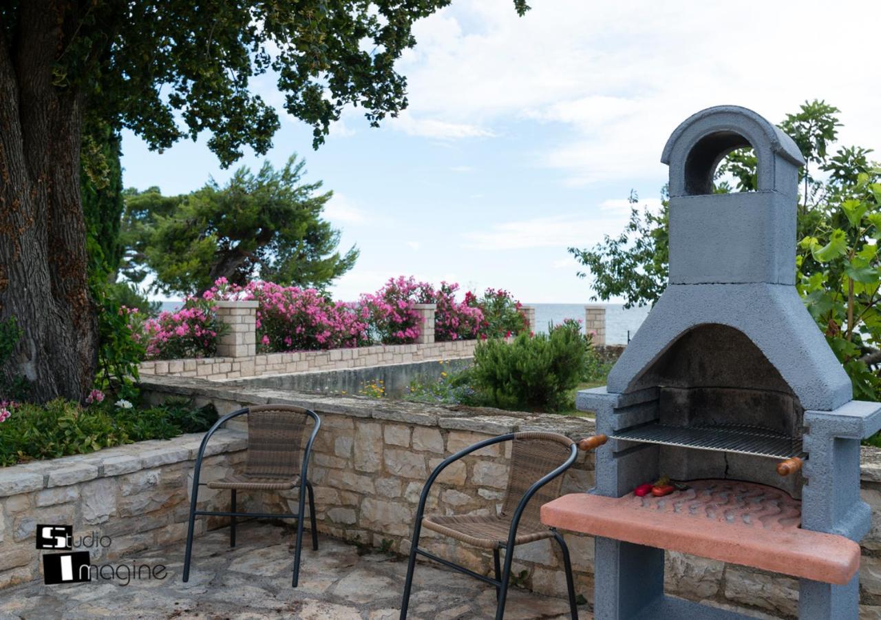 Charming Stone Cottage By The Sea Umago Esterno foto