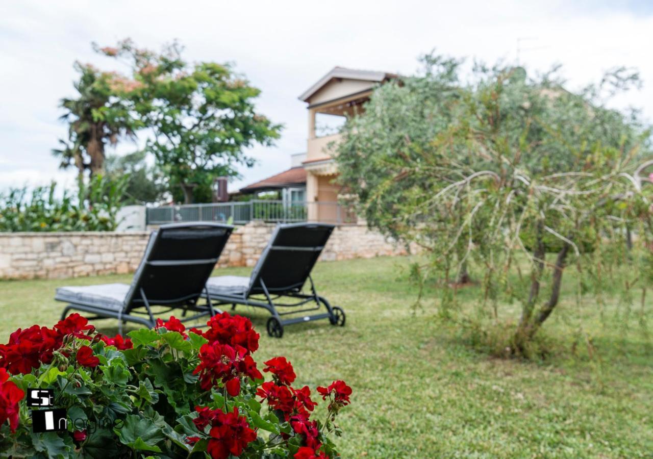 Charming Stone Cottage By The Sea Umago Esterno foto
