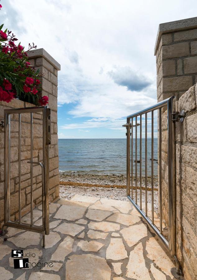 Charming Stone Cottage By The Sea Umago Esterno foto
