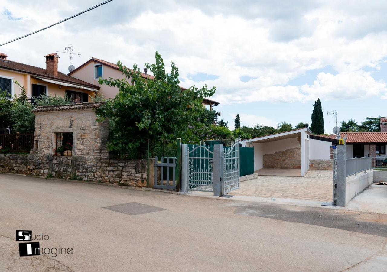 Charming Stone Cottage By The Sea Umago Esterno foto