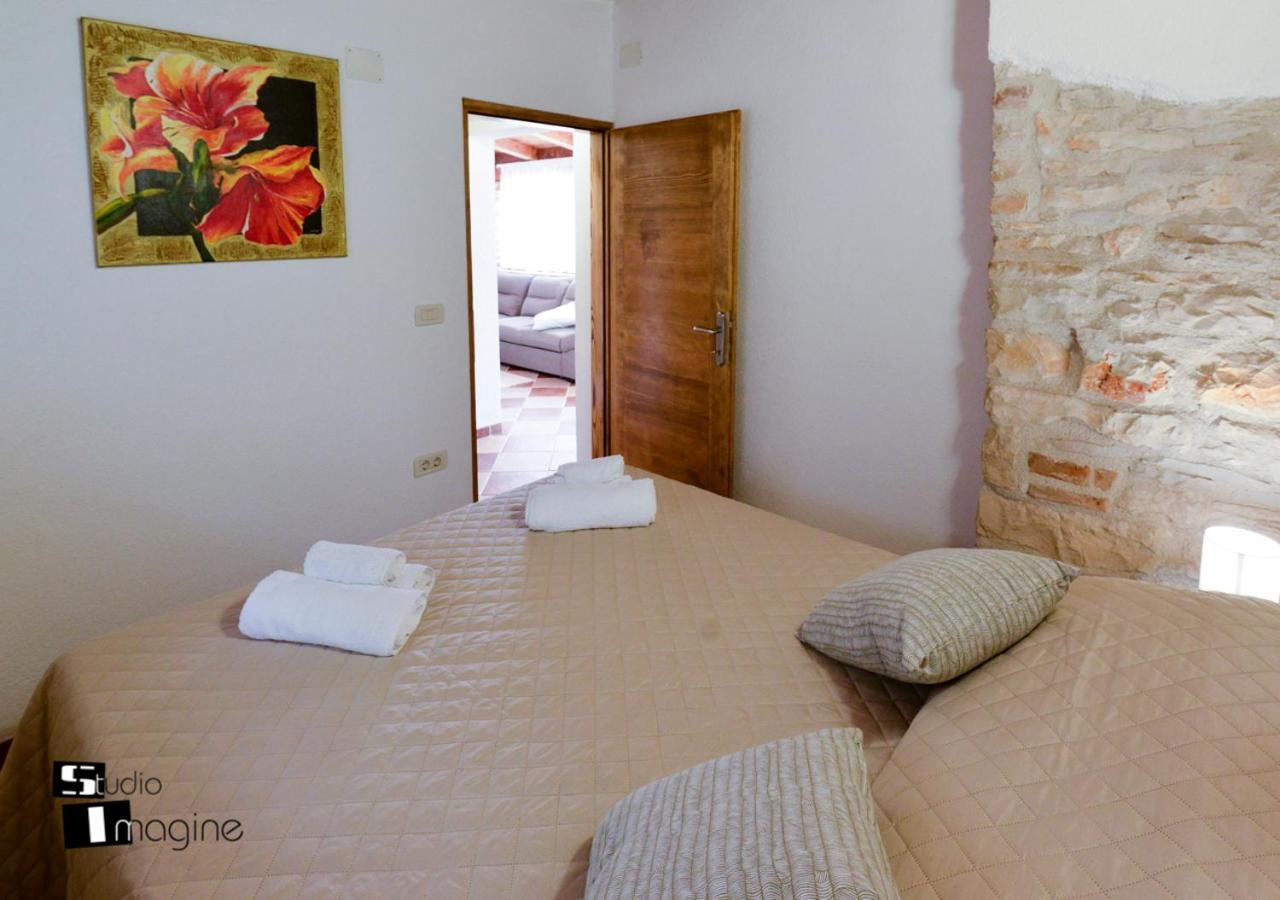 Charming Stone Cottage By The Sea Umago Esterno foto
