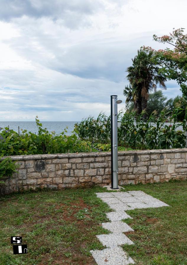 Charming Stone Cottage By The Sea Umago Esterno foto
