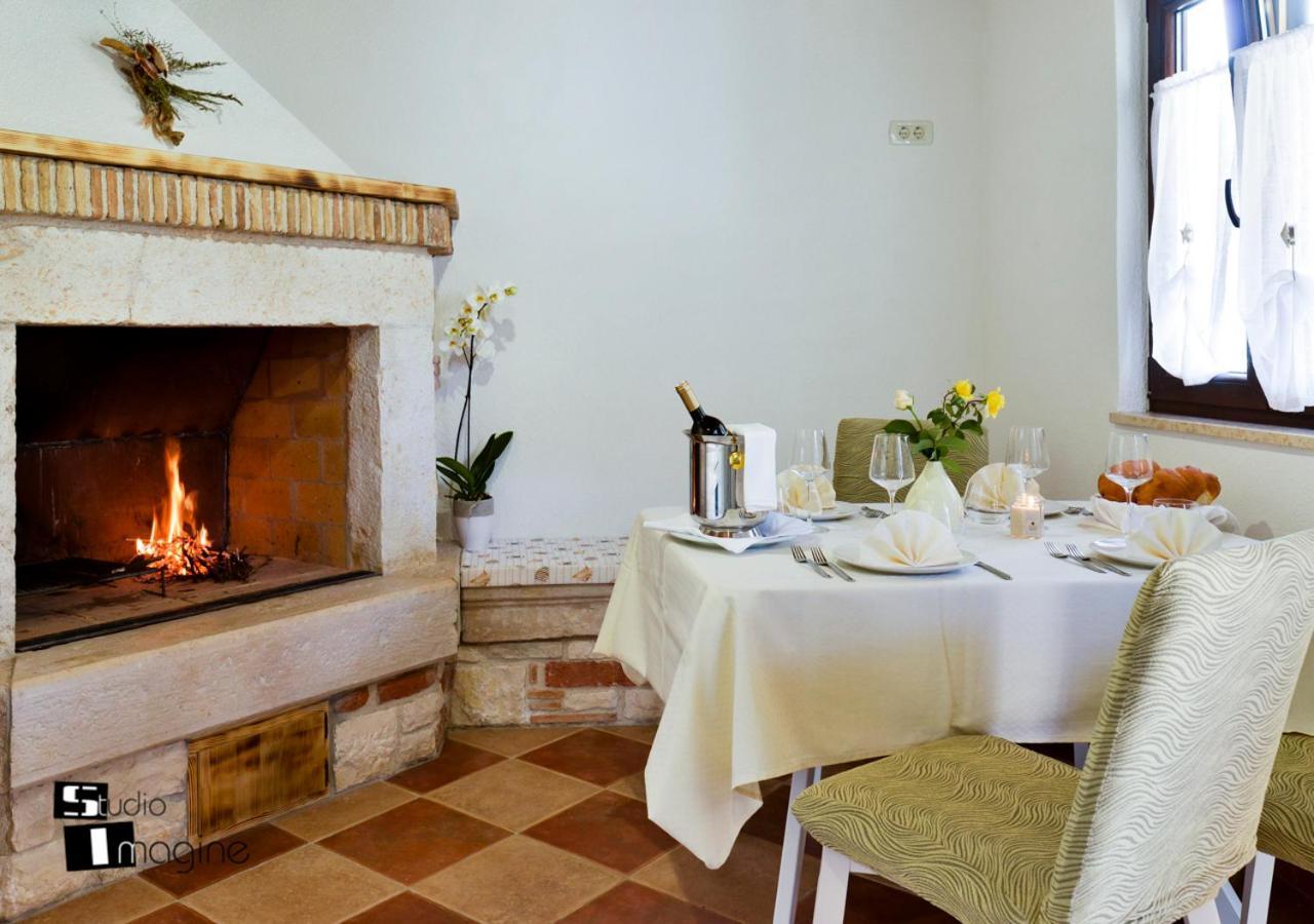 Charming Stone Cottage By The Sea Umago Esterno foto