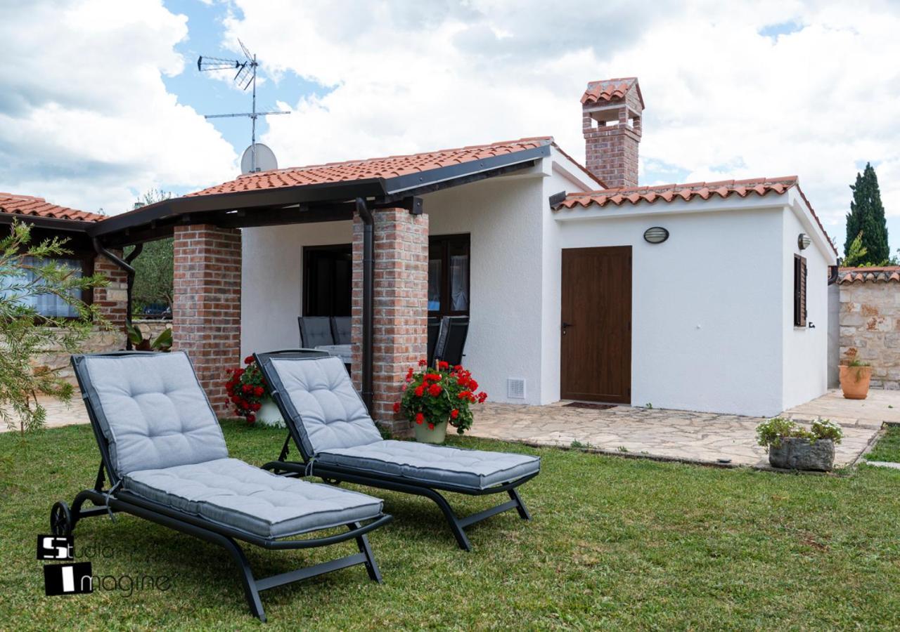 Charming Stone Cottage By The Sea Umago Esterno foto