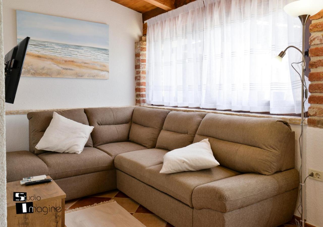 Charming Stone Cottage By The Sea Umago Esterno foto