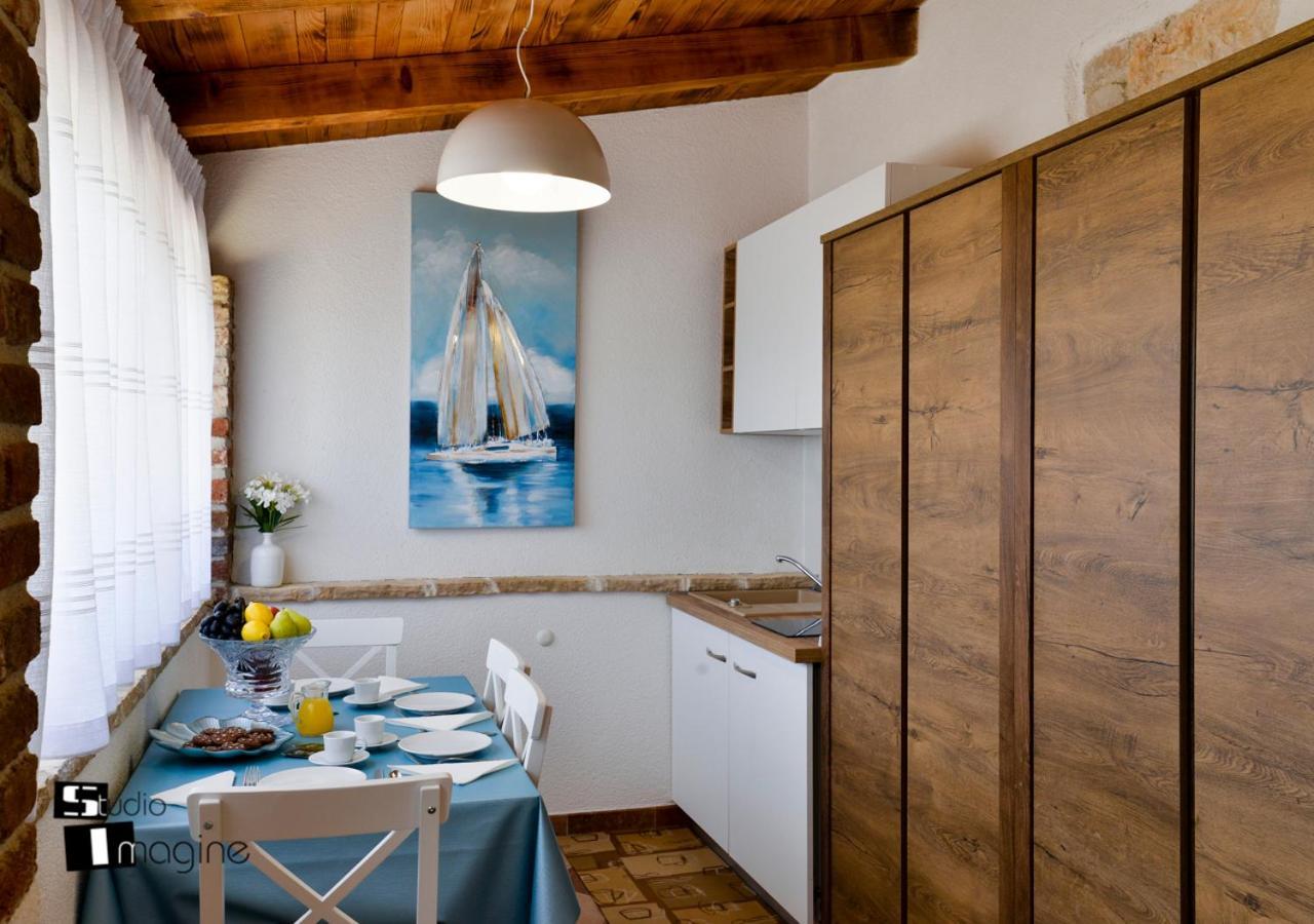 Charming Stone Cottage By The Sea Umago Esterno foto
